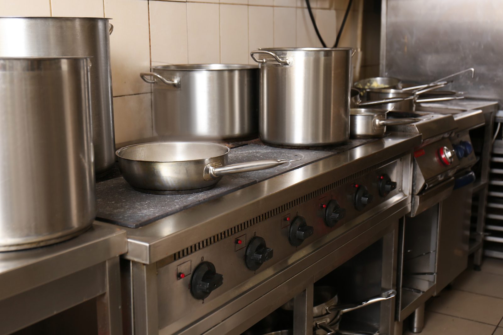 Commissary kitchen cost: commercial ranges and stockpots food truck owners rent by the hour